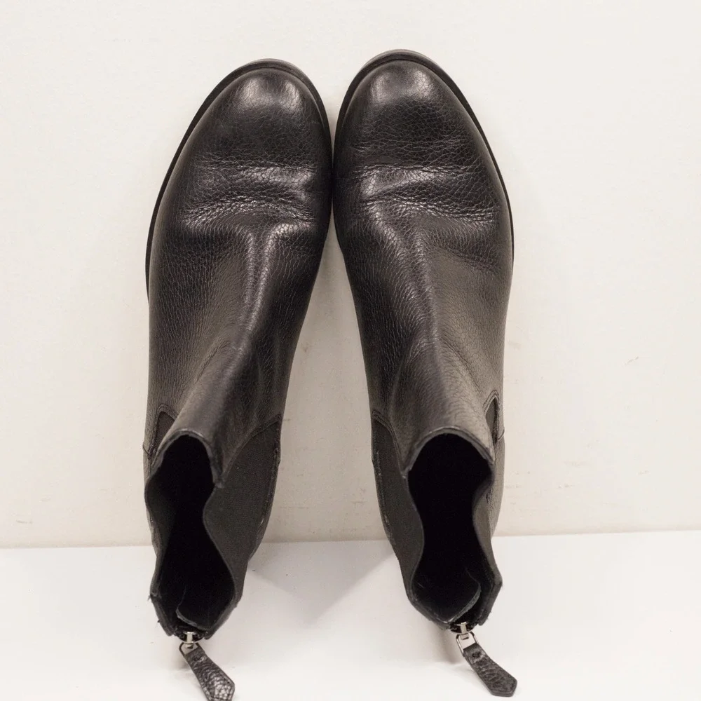 TORY BURCH Orsay Pebbled Leather‎ Chelsea Ankle Boots Back Zip Black Sz 8M